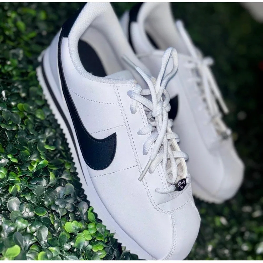Nike‎ Cortez Basic White Black Sneakers Youth Size 6.5Y Mens 6.5 Womens 8